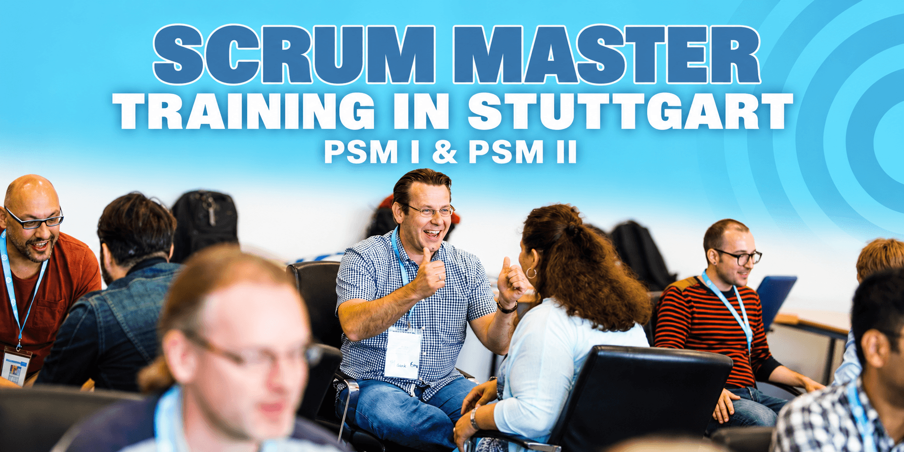 Teilnehmende tauschen sich während einer interaktiven Scrum-Übung in Zweiergruppen aus.