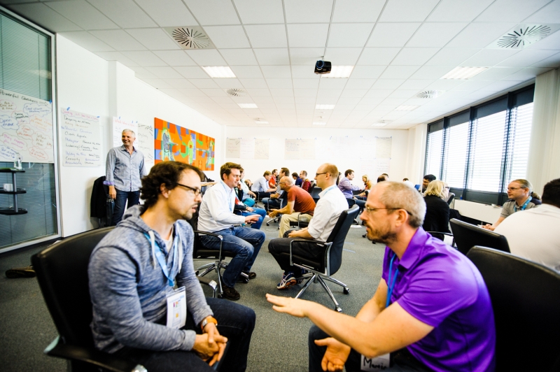 Übung im Coaching Stance mit Lyssa Adkins